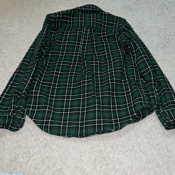 ❄️Kids Shirt Set Green Flannel Button Down and Gray Henley❄️ - Picture 3 of 7
